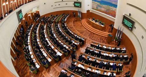Senatorlar saylov, fuqarolarning salomatligi, ekologiya toʻgʻrisidagi va boshqa qonunlarni koʻrib chiqdilar